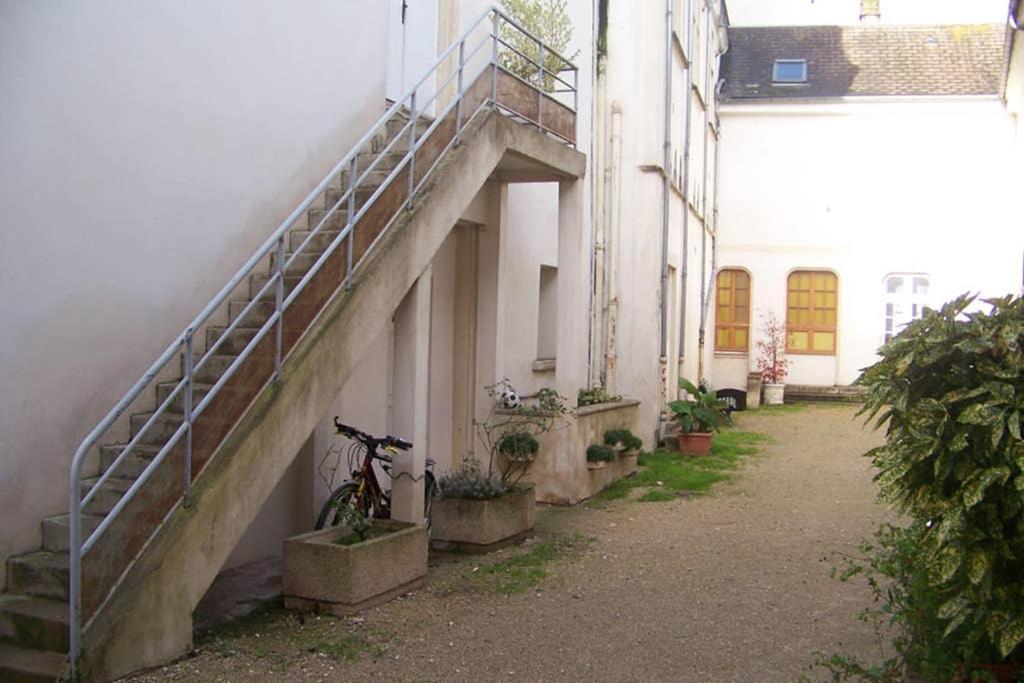 Charmant Studio Au Calme Tout Confort Dans Chateau Neo Gothique Proche Zenith Comet Orleans Parking Voiture Gratuit Wifi Haut Debit Rue Des Montees Esterno foto