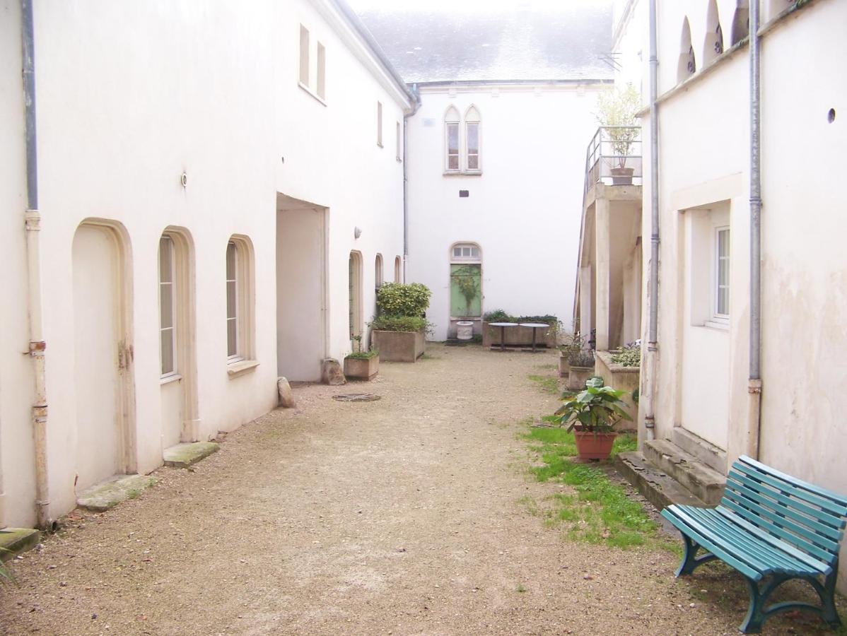 Charmant Studio Au Calme Tout Confort Dans Chateau Neo Gothique Proche Zenith Comet Orleans Parking Voiture Gratuit Wifi Haut Debit Rue Des Montees Esterno foto