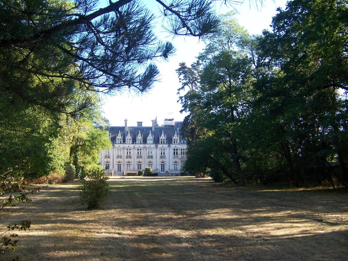 Charmant Studio Au Calme Tout Confort Dans Chateau Neo Gothique Proche Zenith Comet Orleans Parking Voiture Gratuit Wifi Haut Debit Rue Des Montees Esterno foto